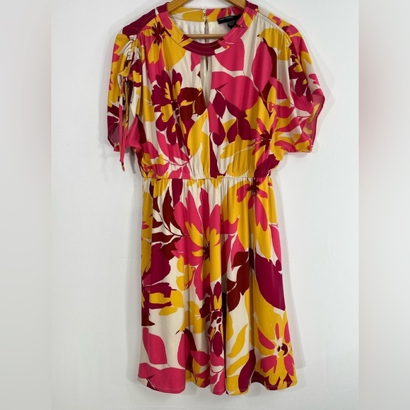 NEW Maggy London 6 Pink Yellow Floral Beach Sun Dress Women's‎ - Picture 1 of 12